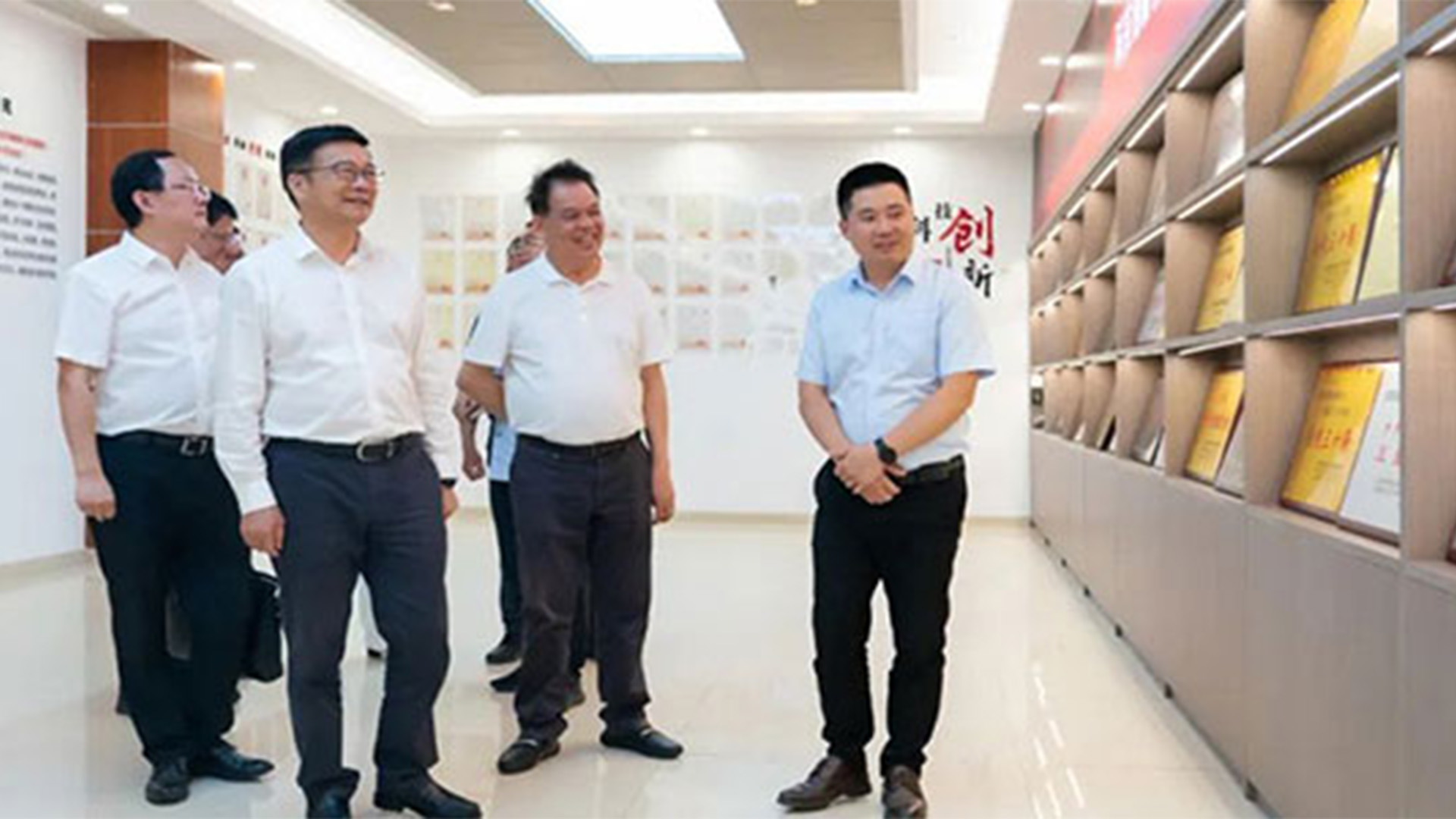 溫州灣新區(qū)黨工委書記、管委會主任周一富走訪浙江石化閥門有限公司